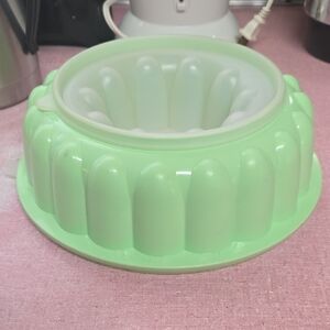 Tupperware Mint Green Gelatin Mold